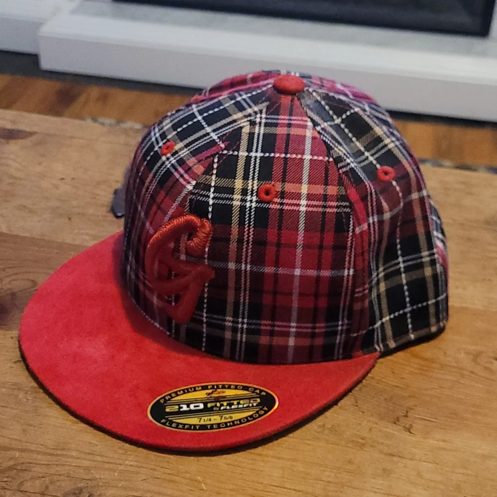 FLEXFIT CAP - Picture 1 of 6
